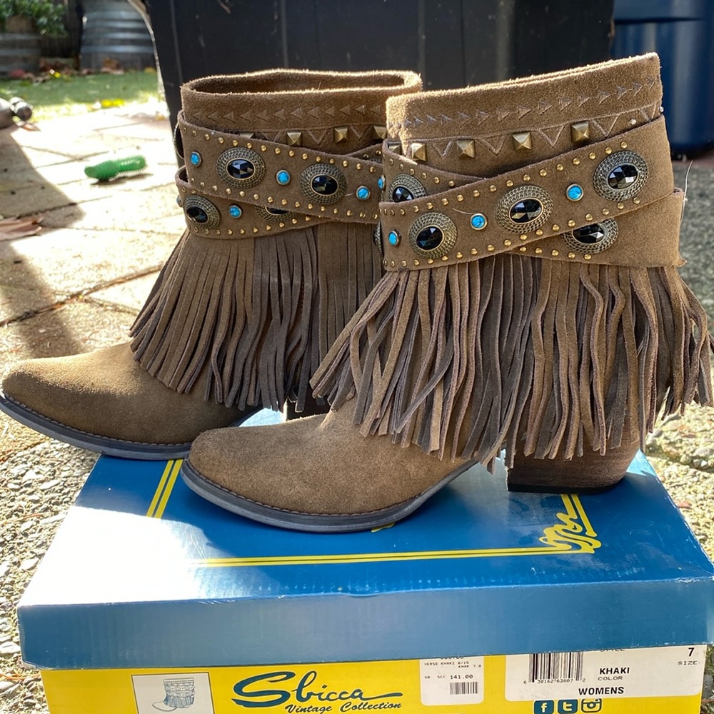Women’s fringe sbicca boots size 7